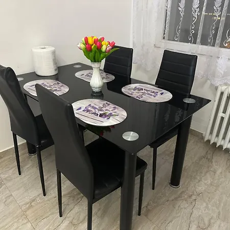 Hoa - Metro Station Pankrac Apartman